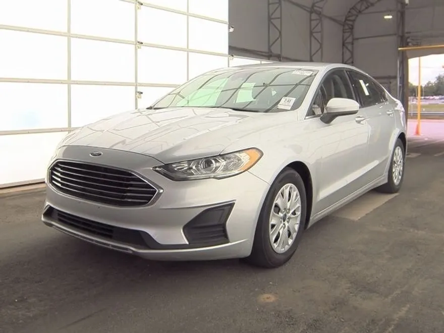 2019 Ford Fusion S photo 1