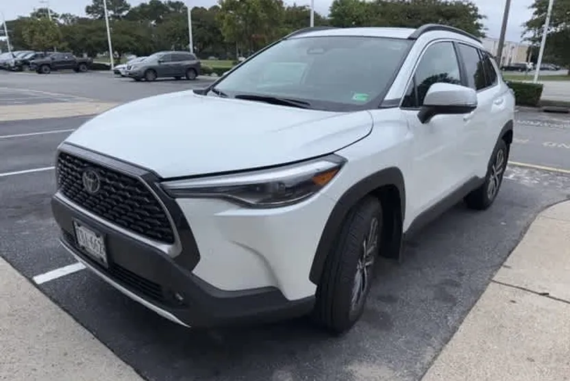 2024 Toyota Corolla Cross XLE photo 1