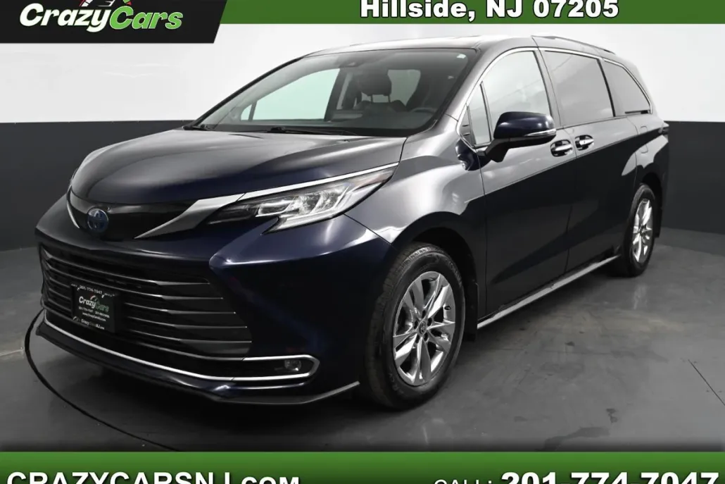2022 Toyota Sienna Limited photo 1