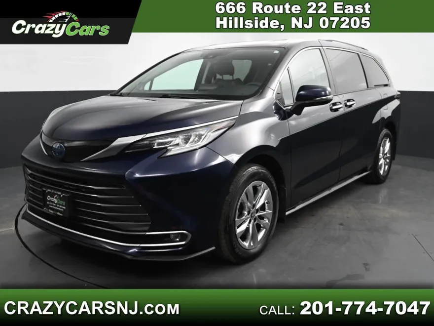 2022 Toyota Sienna Limited photo 1