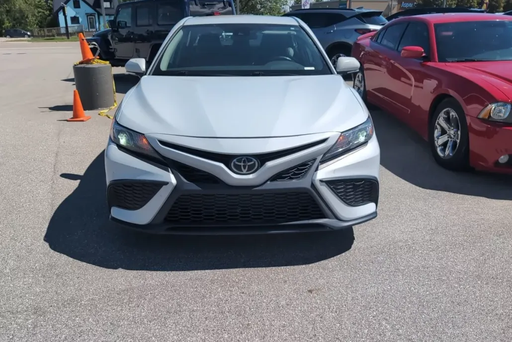 2022 Toyota Camry SE photo 1