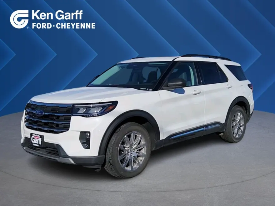 2025 Ford Explorer photo 1