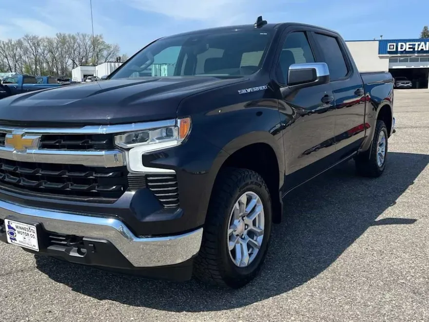 2023 Chevrolet Silverado 1500 LT photo 1