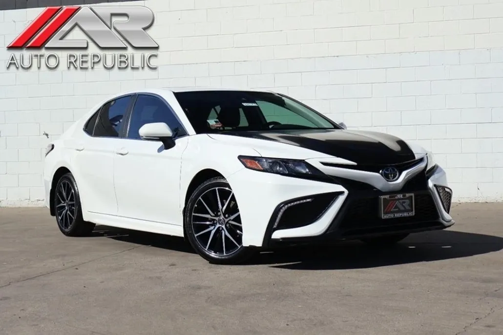 2023 Toyota Camry SE photo 1