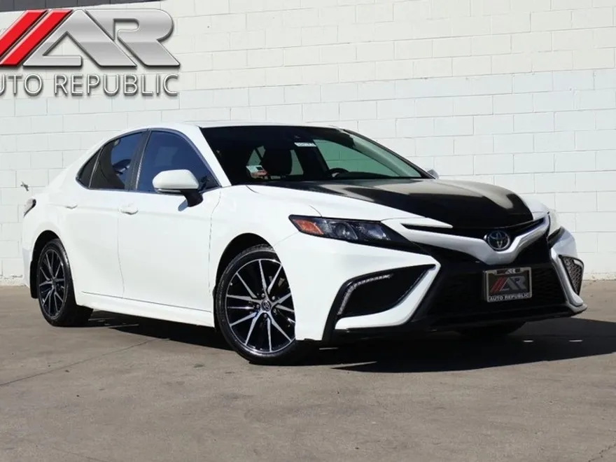 2023 Toyota Camry SE photo 1