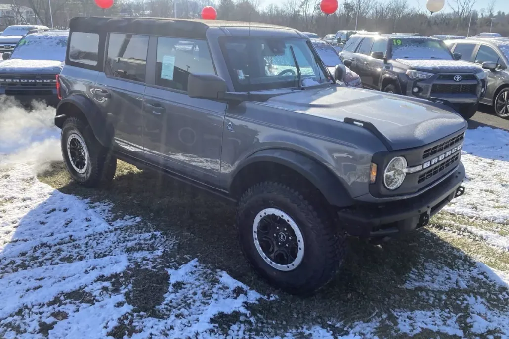 2024 Ford Bronco Black Diamond photo 1