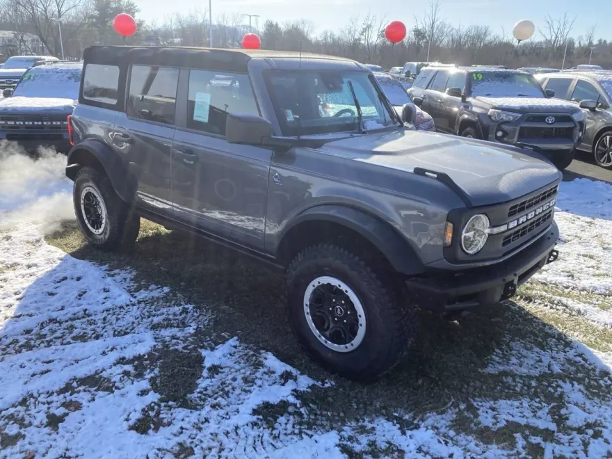 2024 Ford Bronco Black Diamond photo 1