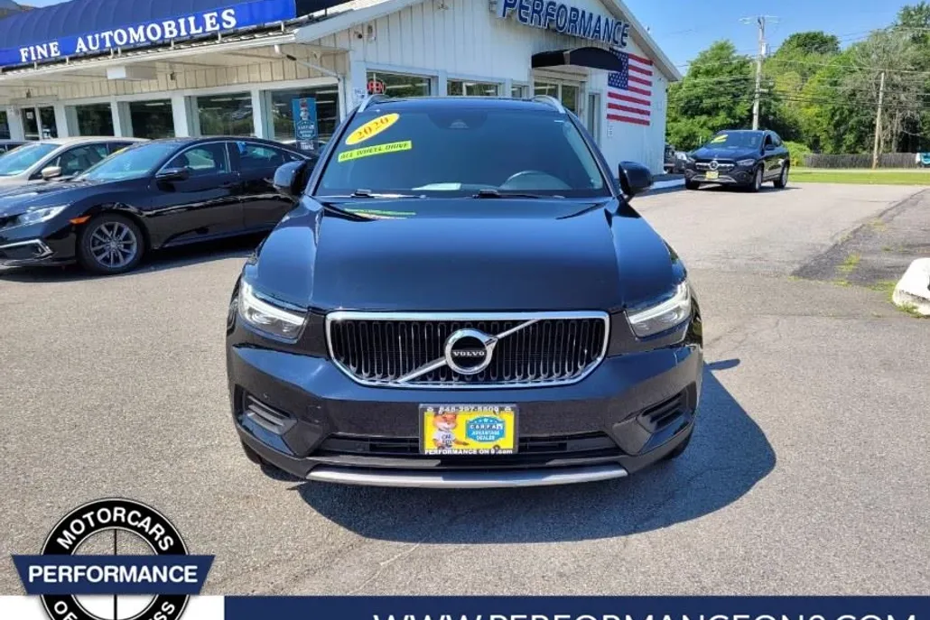 2020 Volvo XC40 T5 AWD Momentum photo 1