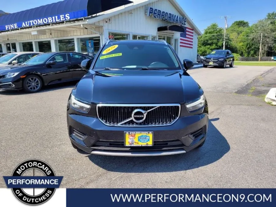 2020 Volvo XC40 T5 AWD Momentum photo 1