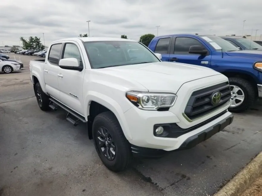 2023 Toyota Tacoma SR5 photo 1
