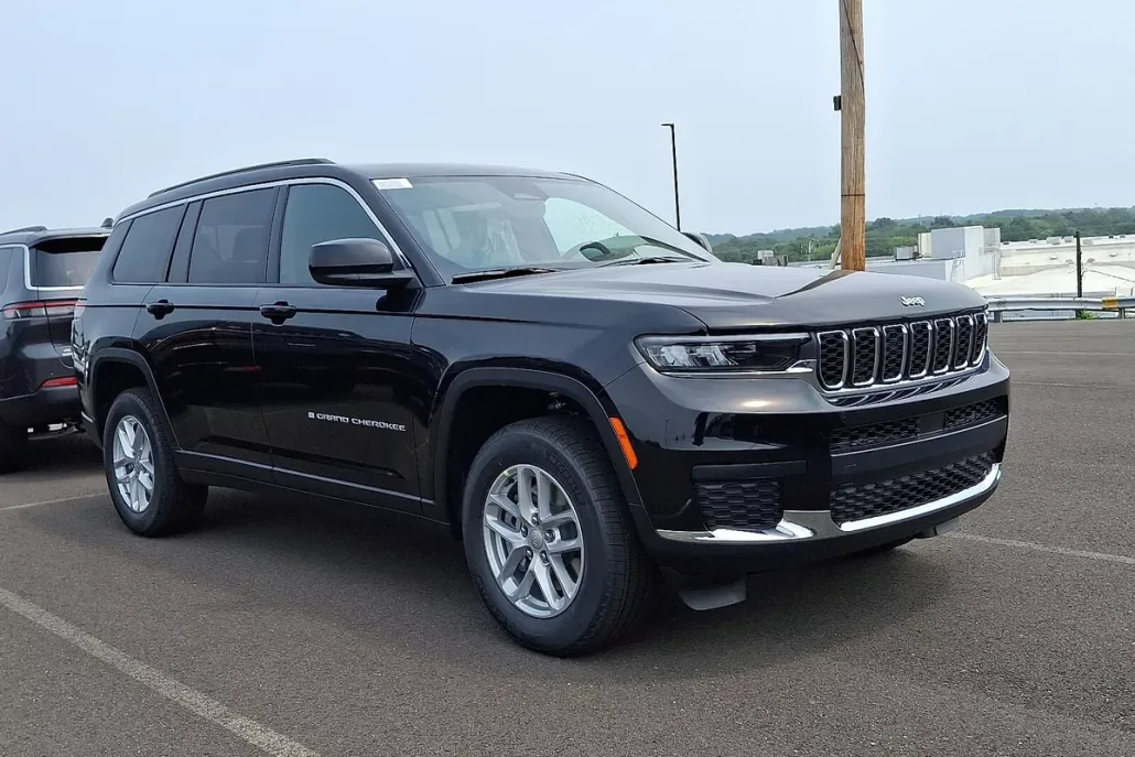 2025 Jeep Grand Cherokee Laredo photo 1