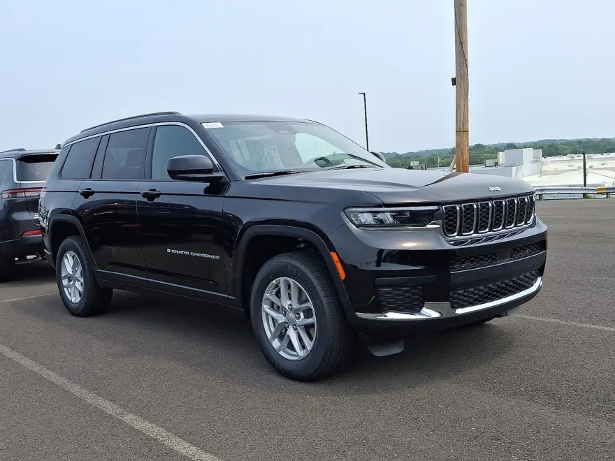 2025 Jeep Grand Cherokee Laredo photo 1