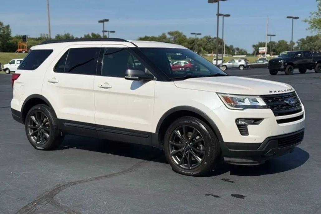 2018 Ford Explorer XLT photo 1
