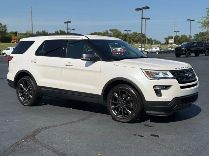 2018 Ford Explorer XLT photo 1