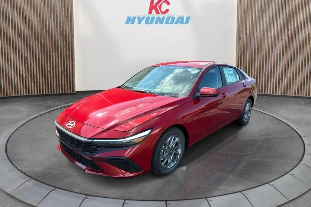 2025 Hyundai Elantra Hybrid photo 1