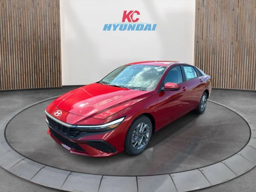 2025 Hyundai Elantra Hybrid photo 1