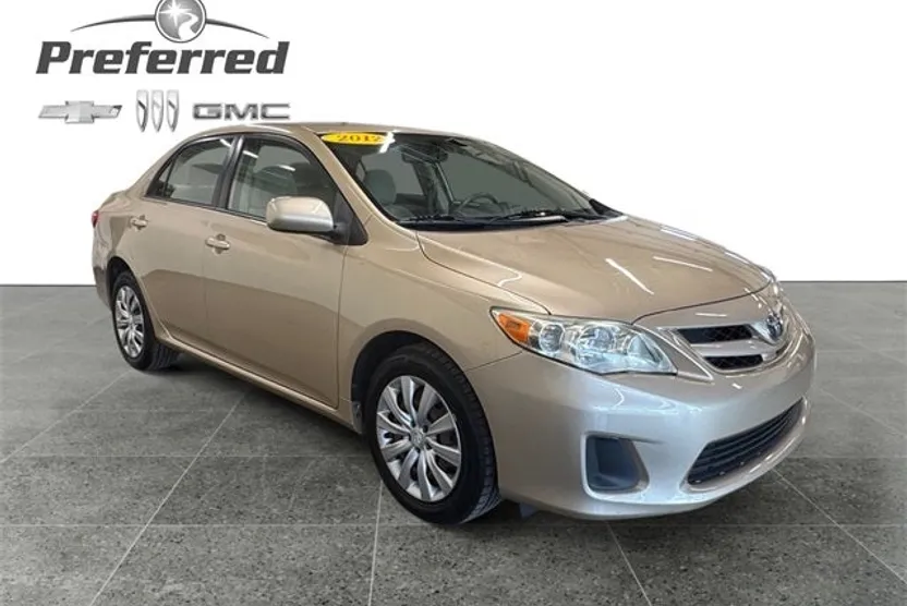 2012 Toyota Corolla LE photo 1