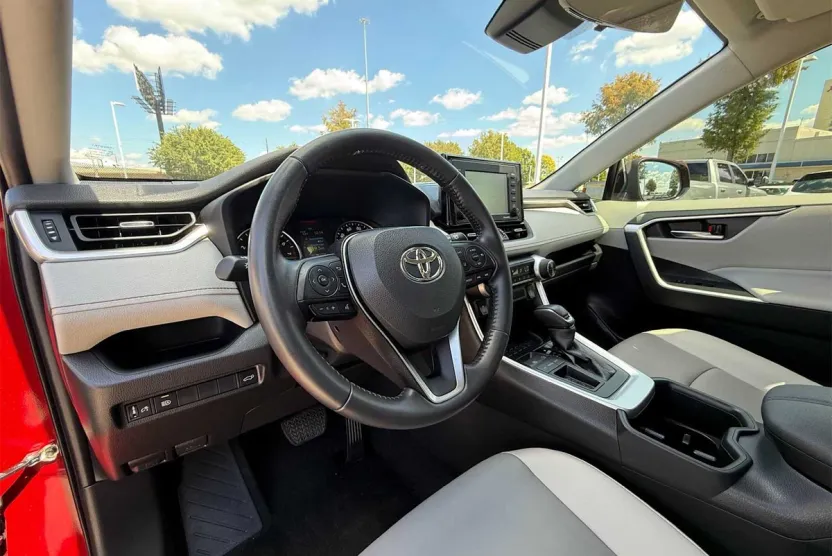 2022 Toyota RAV4 XLE Premium photo 1