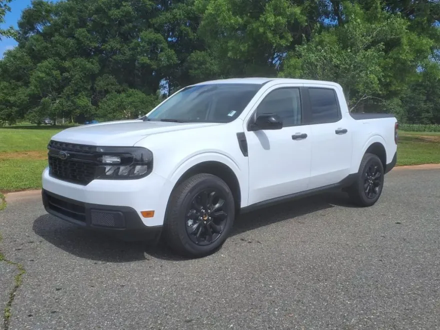 2024 Ford Maverick XLT photo 1