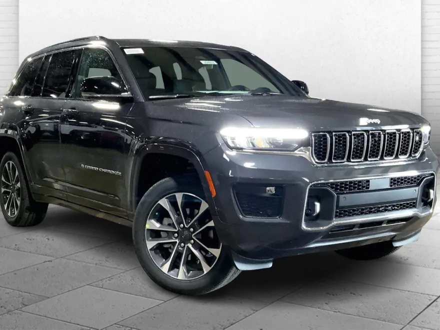 2025 Jeep Grand Cherokee Overland photo 1