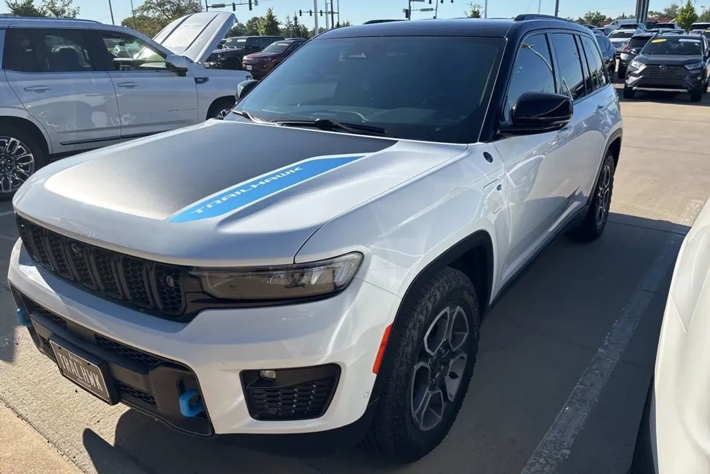2022 Jeep Cherokee Trailhawk 4xe photo 1