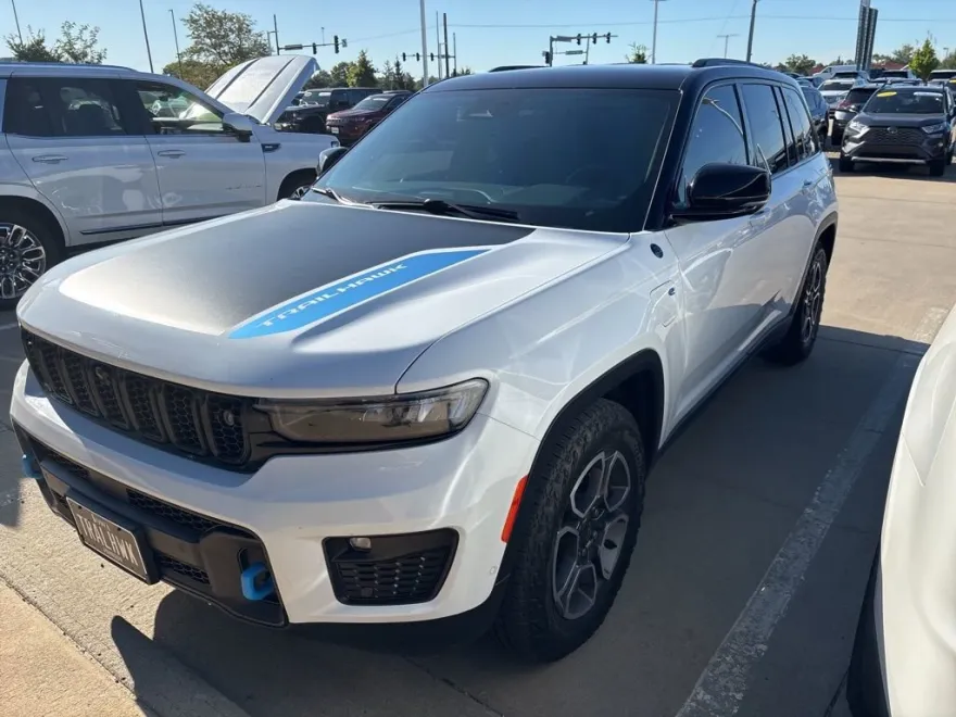 2022 Jeep Cherokee Trailhawk 4xe photo 1