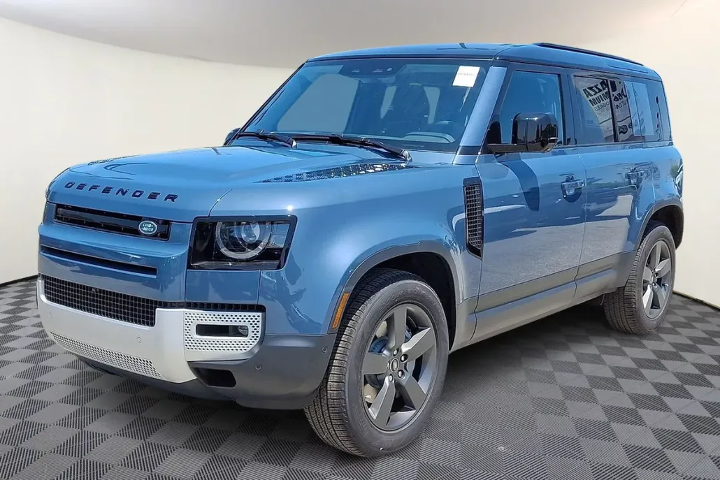 2025 Land Rover Defender 110 S photo 1