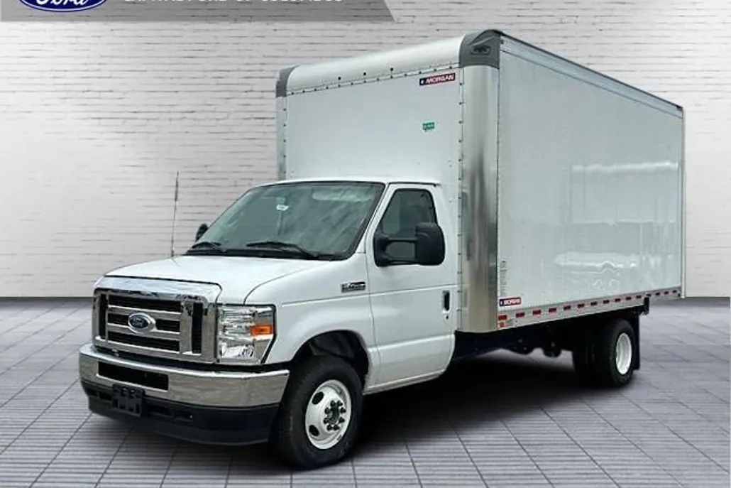 2024 Ford E-450 Cutaway photo 1
