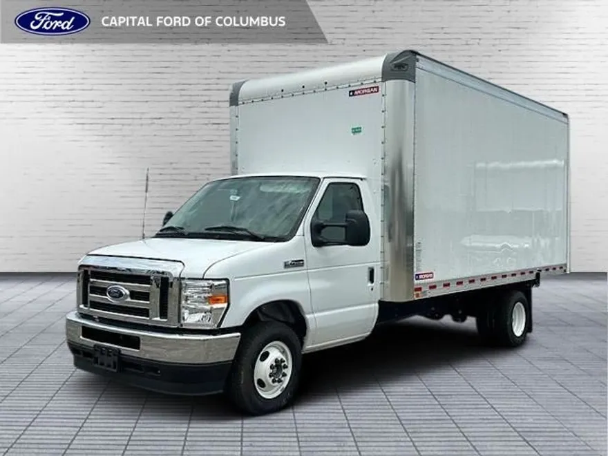 2024 Ford E-450 Cutaway photo 1