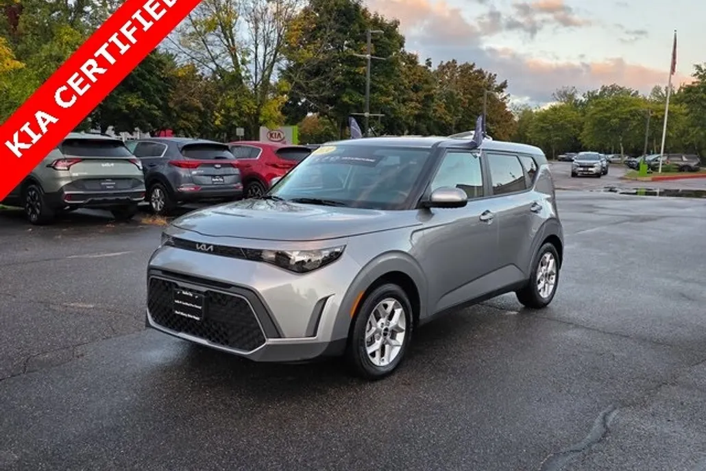 2024 Kia Soul LX photo 1