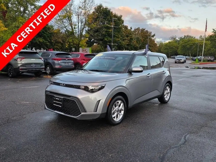 2024 Kia Soul LX photo 1