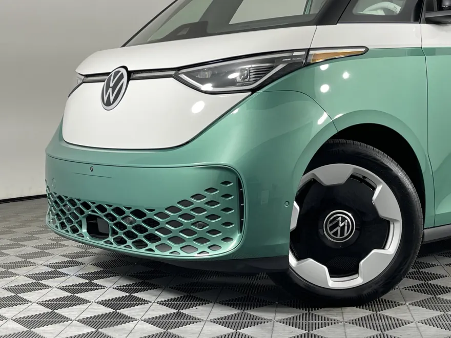 2025 Volkswagen ID. Buzz Pro Plus photo 1