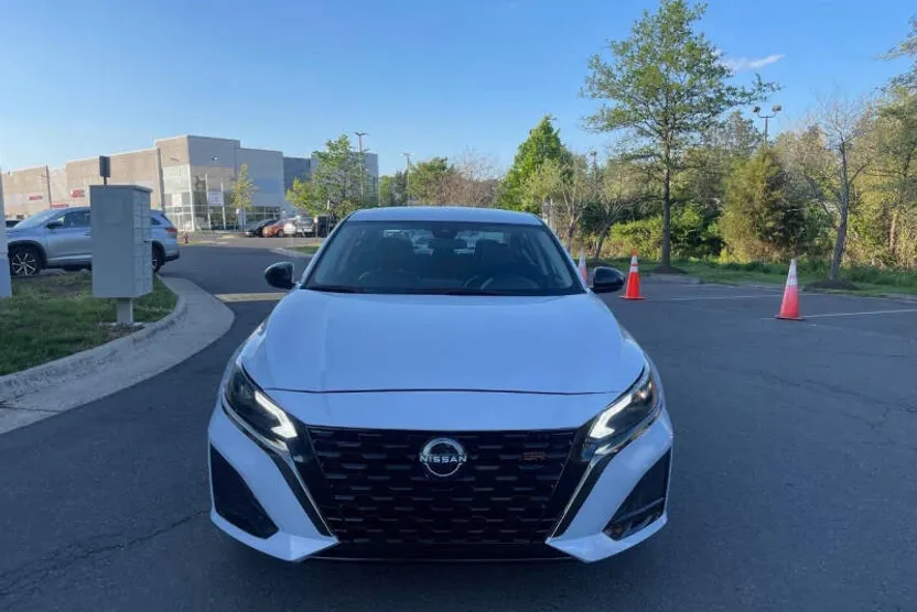 2023 Nissan Altima 2.5 SR photo 1