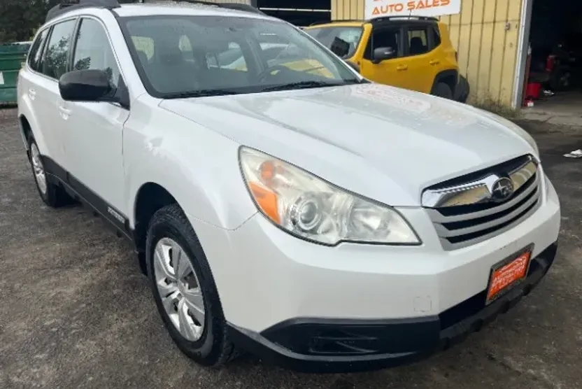 2011 Subaru Outback 2.5i photo 1