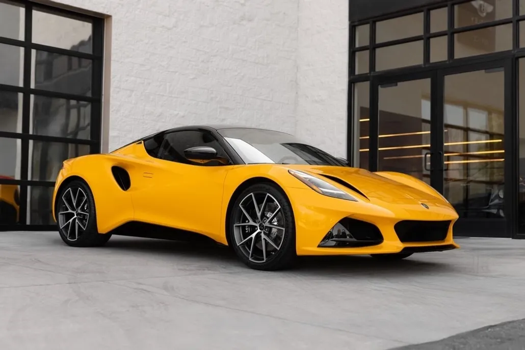 2025 Lotus Emira photo 1