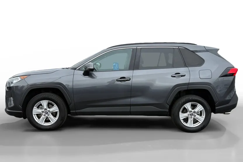 2020 Toyota RAV4 XLE photo 1