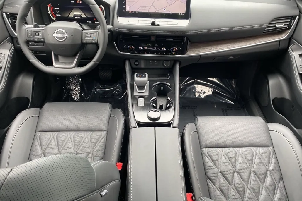 2026 Nissan Rogue Platinum photo 1