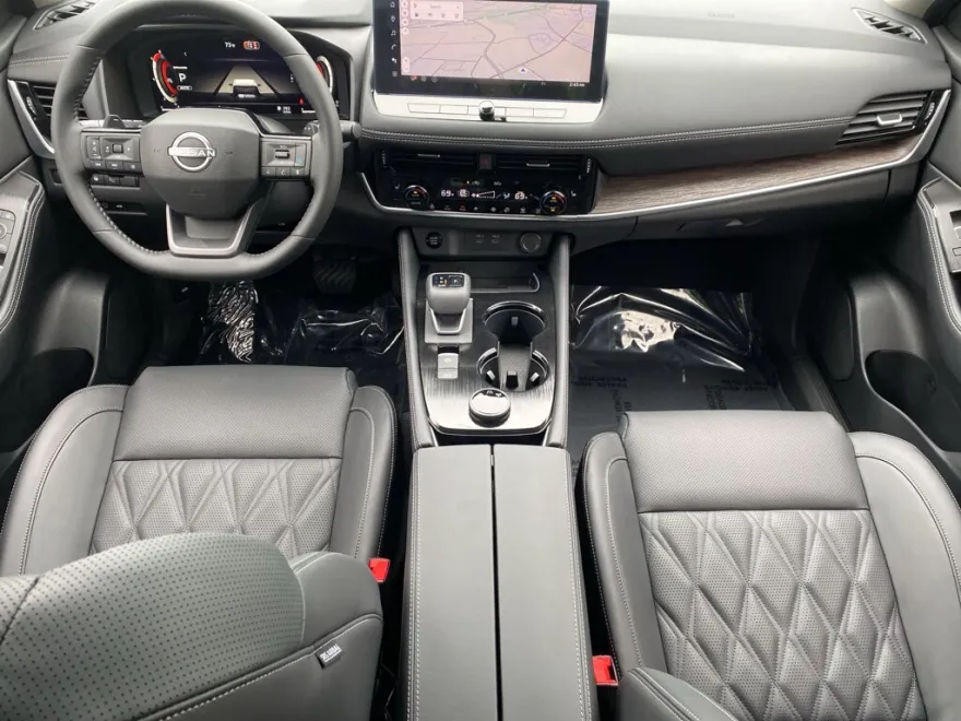 2026 Nissan Rogue Platinum photo 1