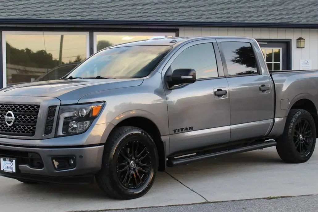2018 Nissan Titan Crew Cab SV photo 1