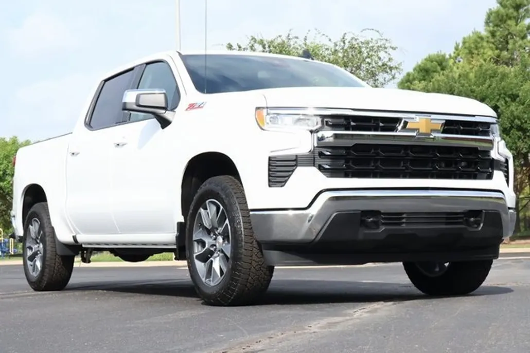 2025 Chevrolet Silverado 1500 LT photo 1