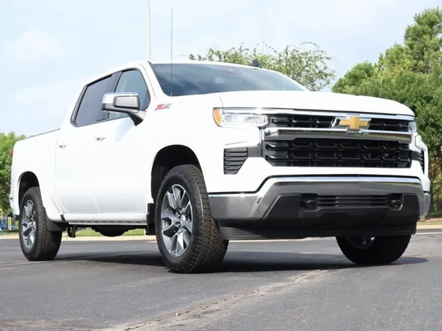 2025 Chevrolet Silverado 1500 LT photo 1