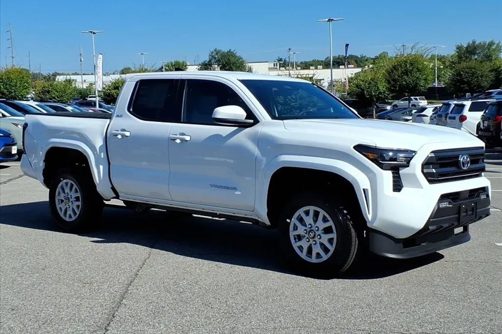 2025 Toyota Tacoma SR5 4x4 Double Cab photo 1