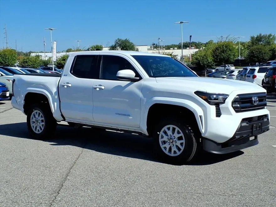 2025 Toyota Tacoma SR5 4x4 Double Cab photo 1