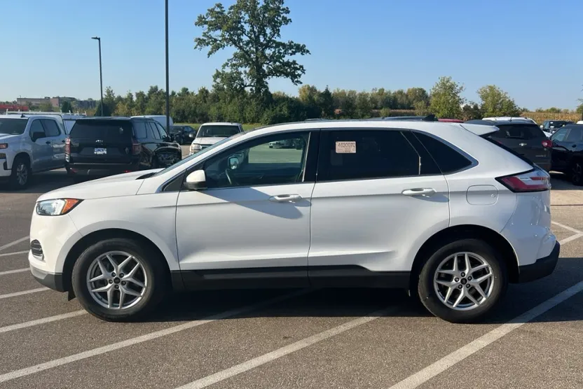2024 Ford Edge SEL photo 1