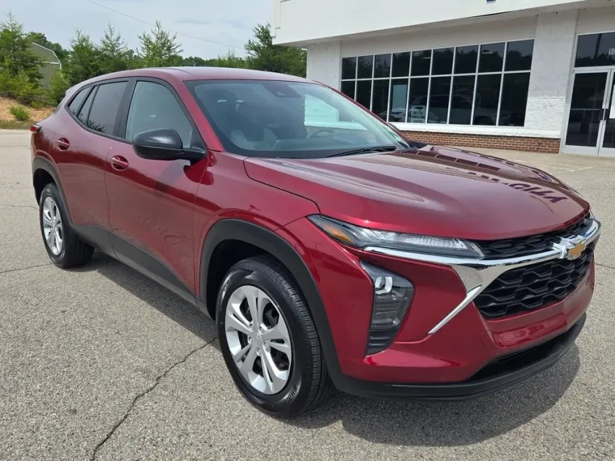 2024 Chevrolet Trax LS photo 1
