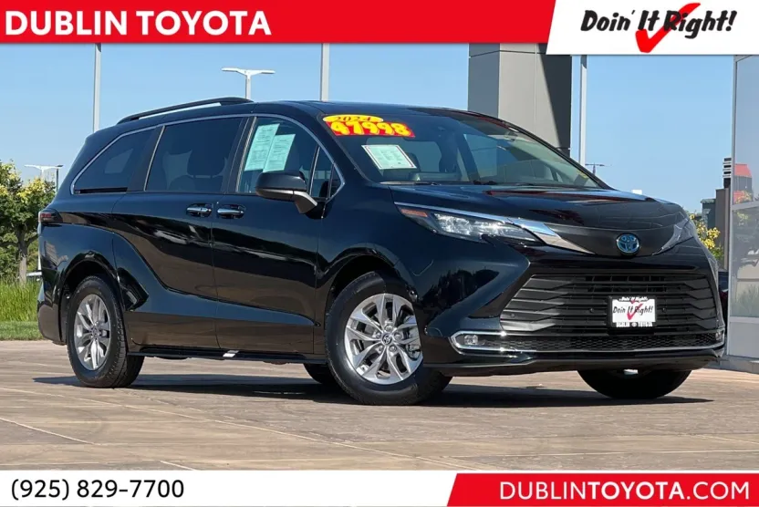 2024 Toyota Sienna XLE photo 1