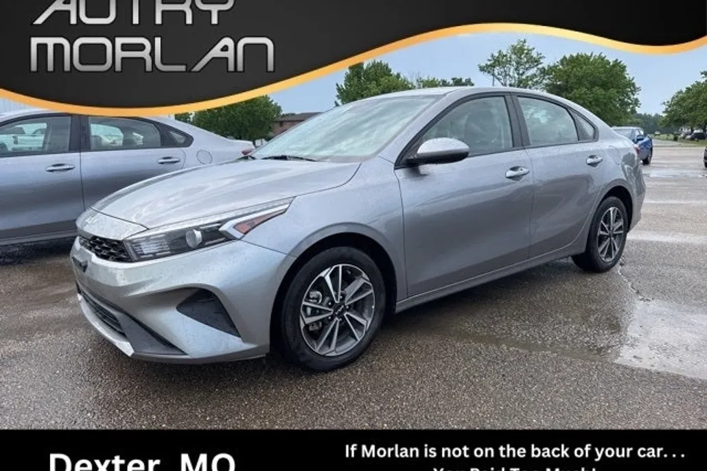 2024 Kia Forte LXS photo 1