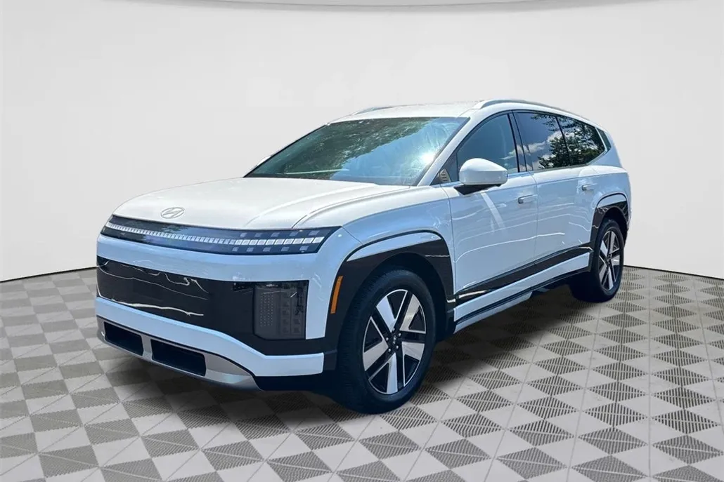 2026 Hyundai Ioniq SEL photo 1