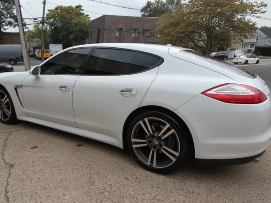 2013 Porsche Panamera 4 photo 1