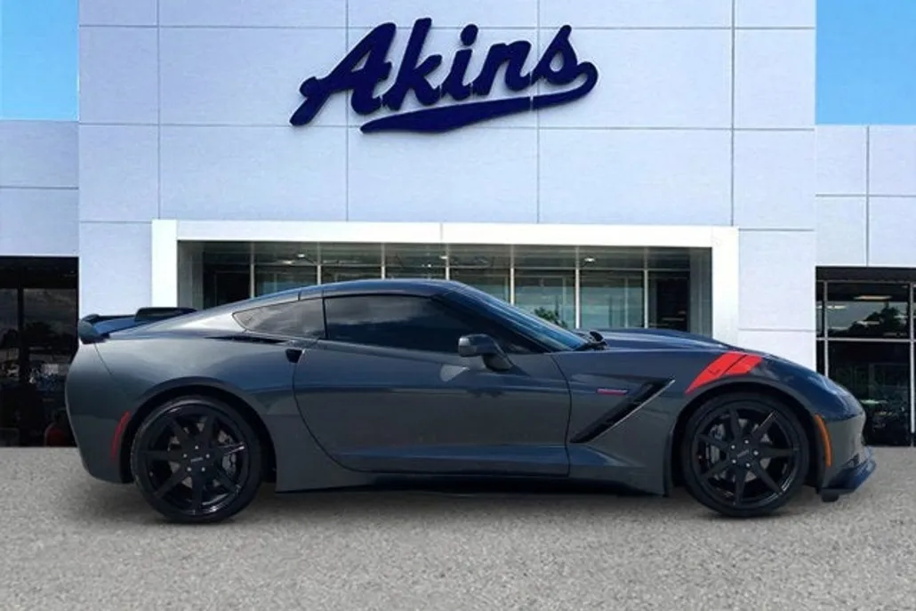 2017 Chevrolet Corvette Stingray 1LT photo 1